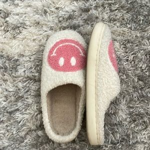 smiley, face slippers, pink